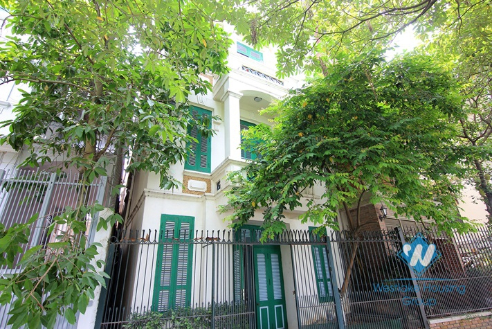 Lovely house with 6 bedrooms on the lakeside of Westlake Tay Ho